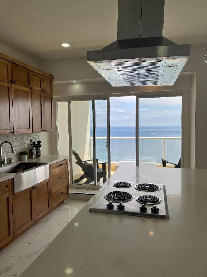 Beachfront 4 Bedroom Penthouse - Pool Steps To Beach & Mins To Downtown 로사리토 외부 사진